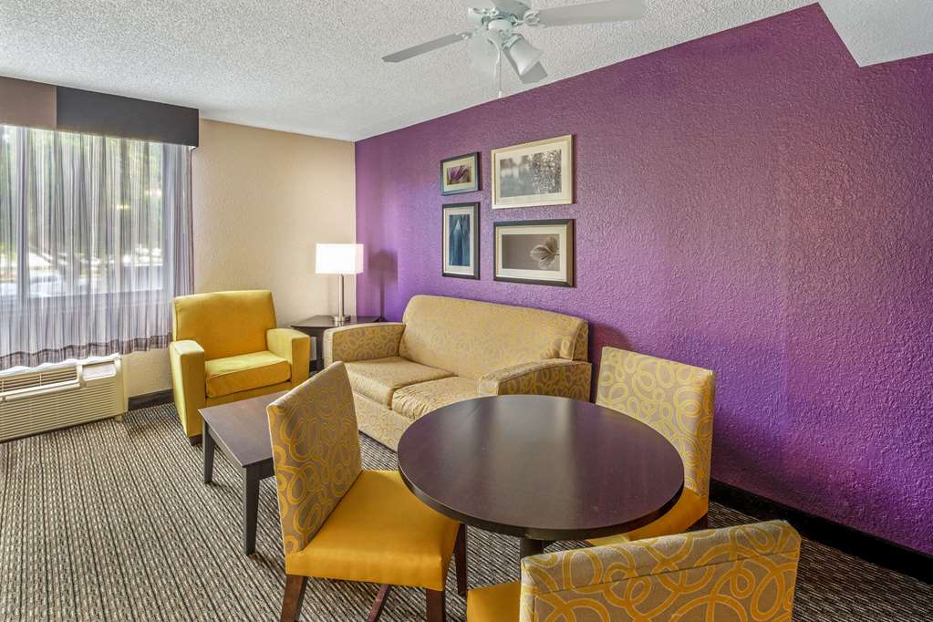 La Quinta Inn & Suites by Wyndham Miami Lakes - photo 25