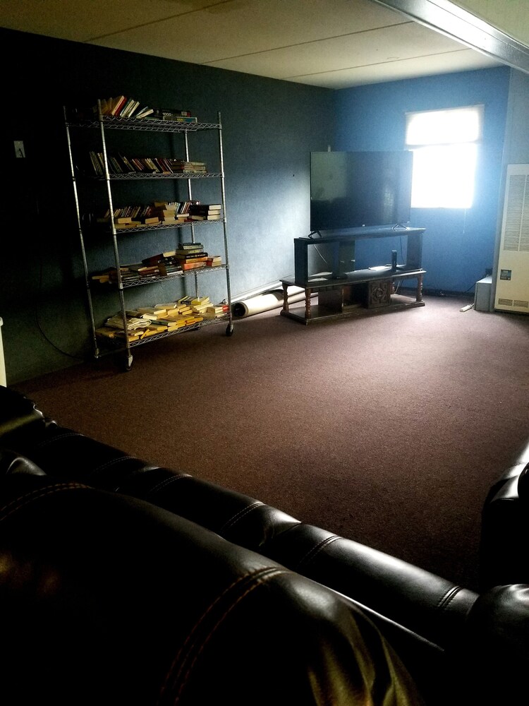 Valdez Airport Mancamp Hotel - photo 16