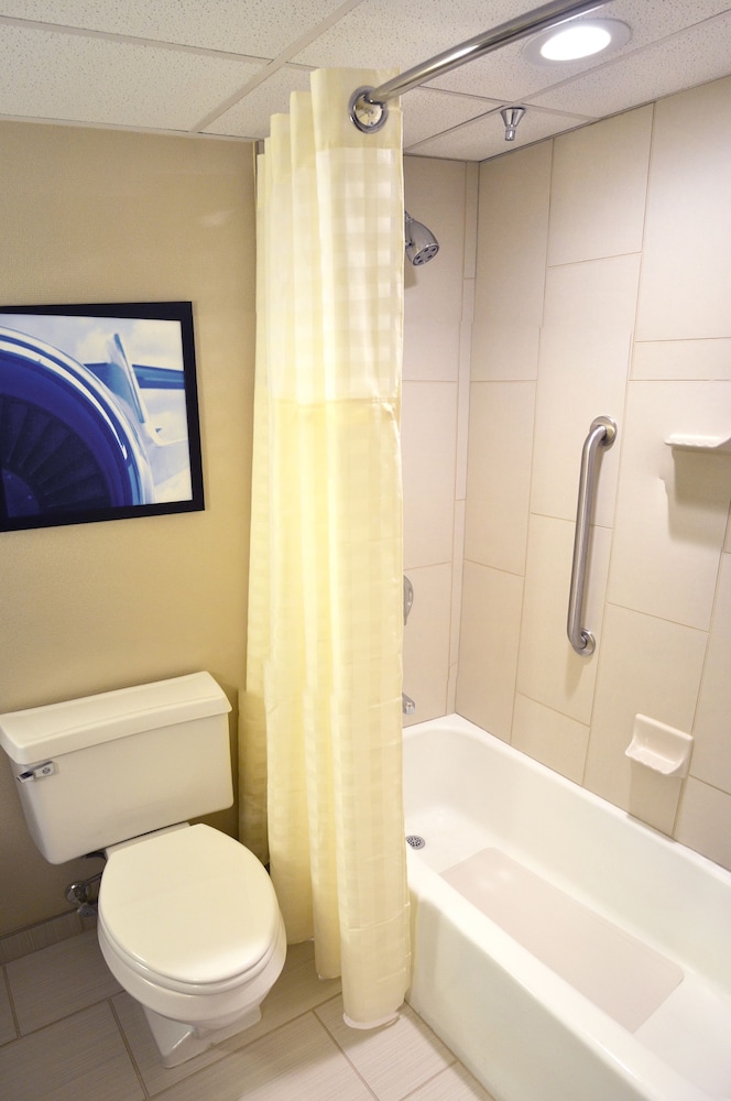 Doubletree by Hilton Houston Hobby Airport - photo 22