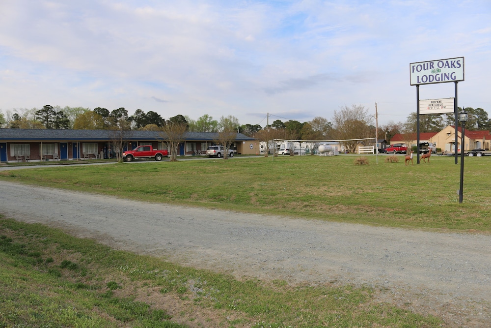 Four Oaks Lodging & RV Resort - photo 19