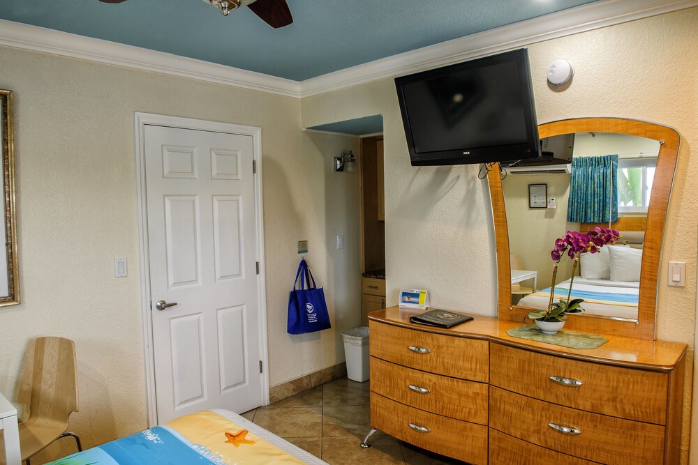 Bay Palms Waterfront Resort Hotel and Marina - photo 8