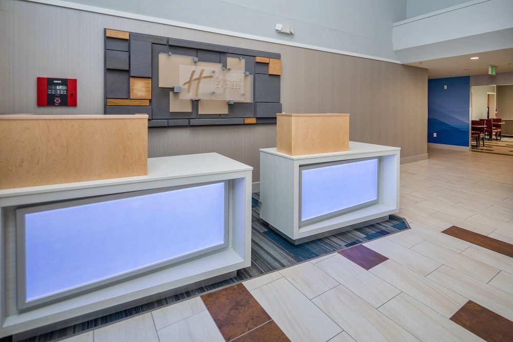 Holiday Inn Express Sunnyvale Silicon Valley by IHG - photo 61