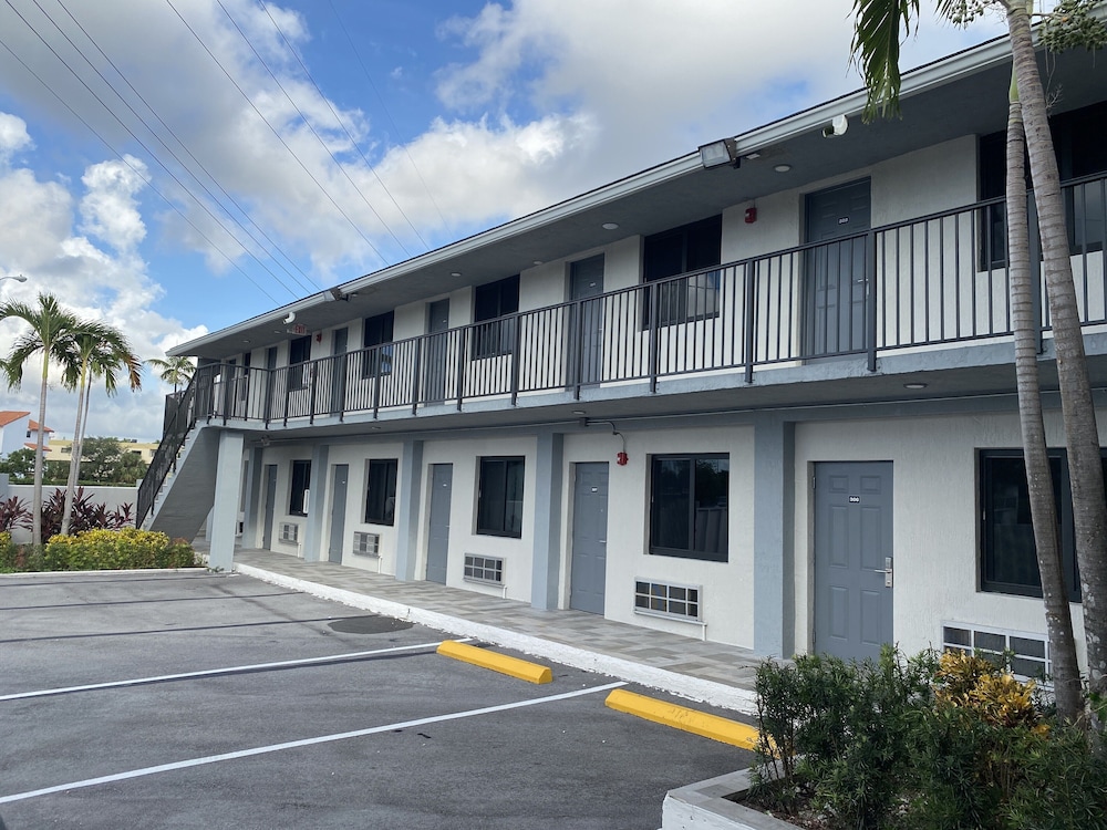 Hialeah Airport Motel - photo 14