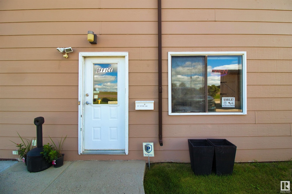 Kings Court Motel in Cold Lake, Canada