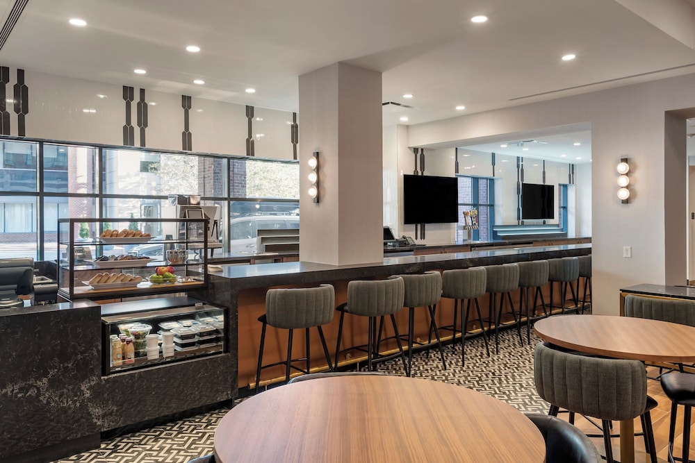Sheraton Suites Old Town Alexandria - photo 41
