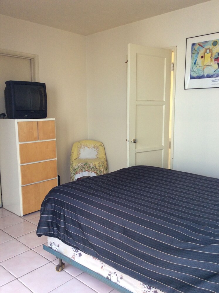 Pavilions Motel - photo 13