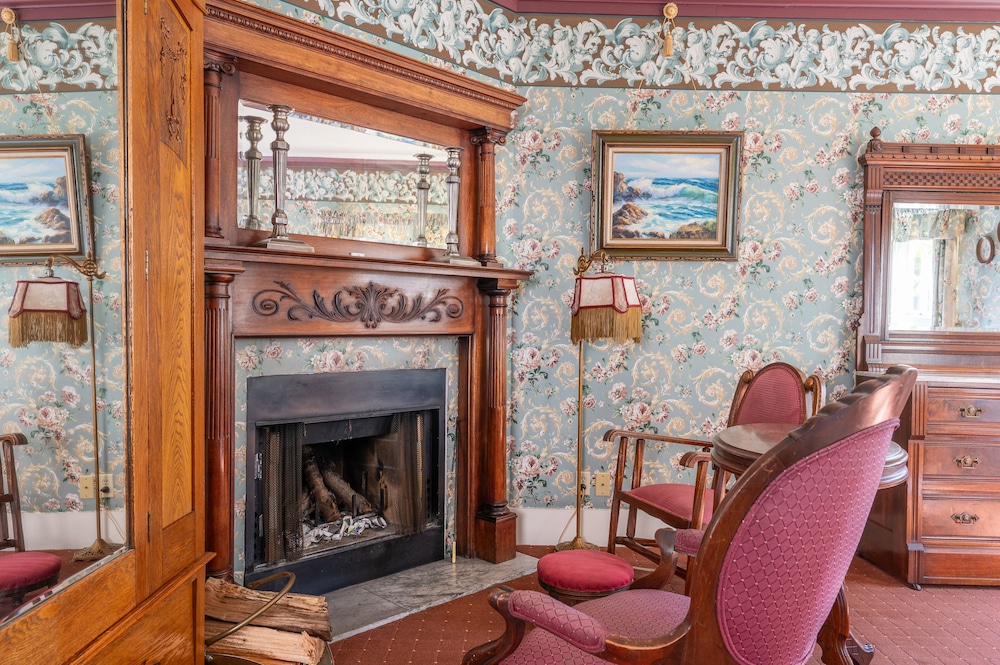 Martine Inn - photo 24