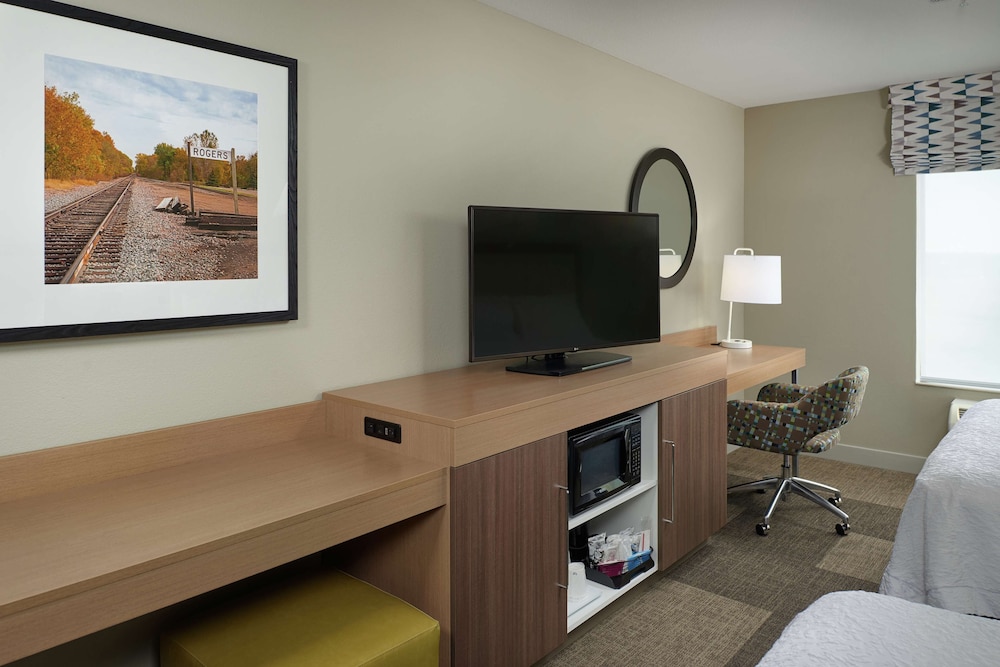 Hampton Inn & Suites Rogers - photo 9