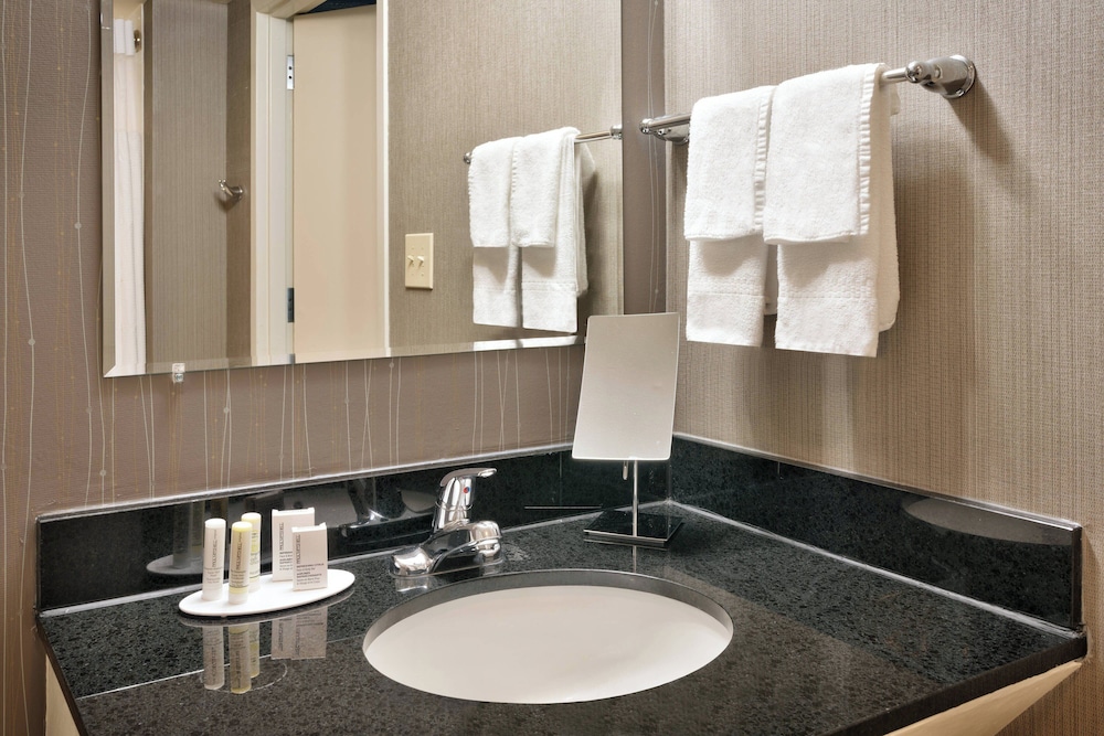 Courtyard by Marriott Charlotte Airport LoSo - photo 21