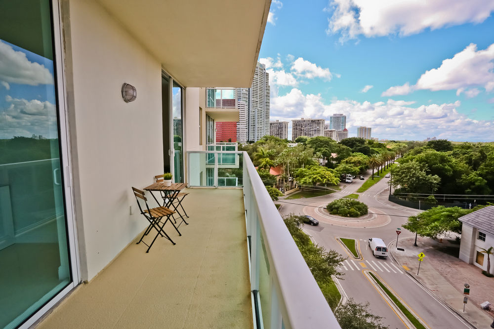 One Broadway Luxury Suites Downtown - photo 3