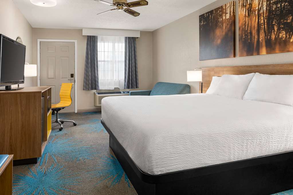 Days Inn by Wyndham Demopolis - photo 12