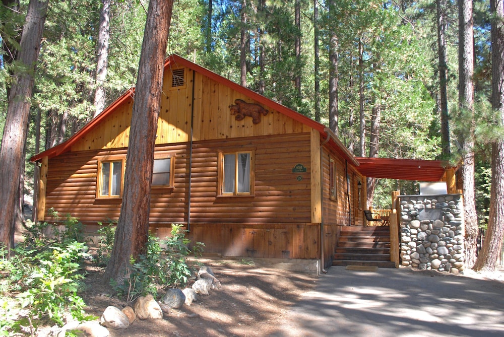 Half Dome - carbon neutral hotel in Unknown City