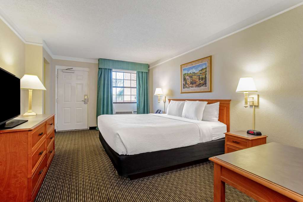 La Quinta Inn Tampa Bay Pinellas Park Clearwater - photo 30
