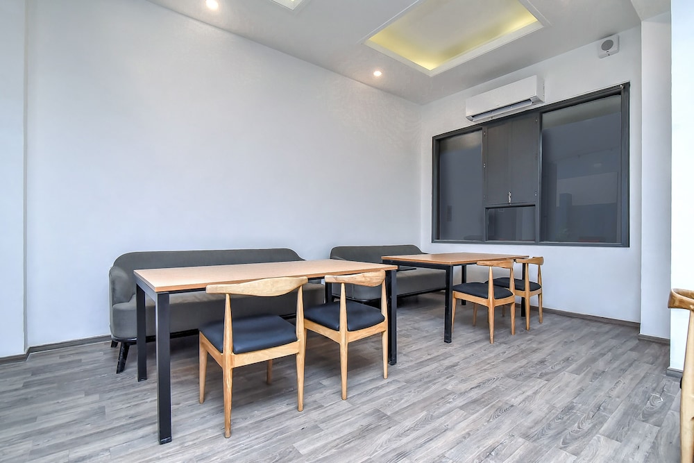 OYO Townhouse 044 Sector 14 Gurugram