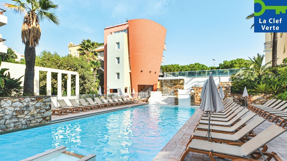 Résidence Pierre & Vacances Premium Port Prestige — 4-Star Luxury Hotel in Antibes, France