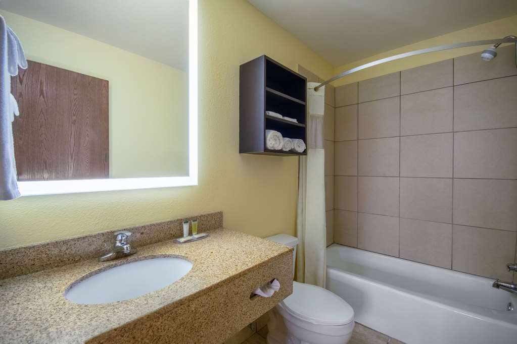 Days Inn & Suites by Wyndham Waterloo - photo 36