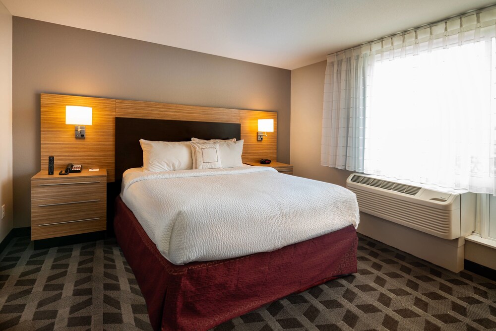 TownePlace Suites by Marriott Milwaukee Oak Creek - photo 7