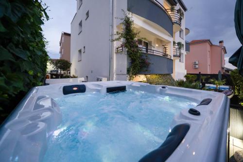 Holiday Apartments Amarilis — 4-Star Luxury Hotel in Pakostane, Croatia
