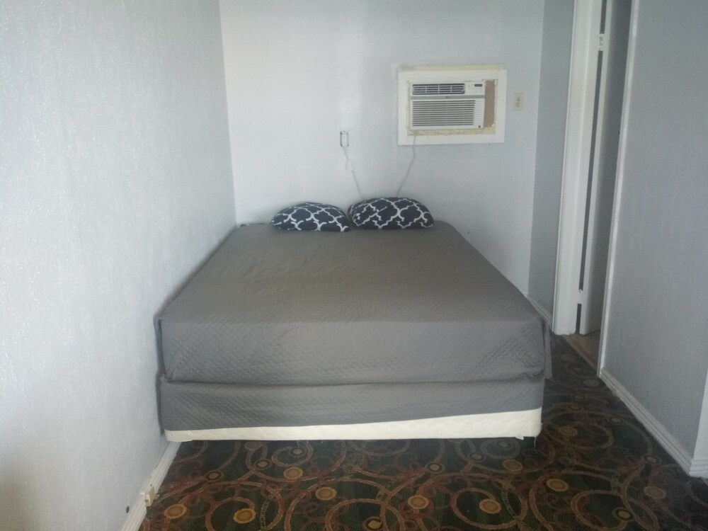 La Fun Motel - photo 11