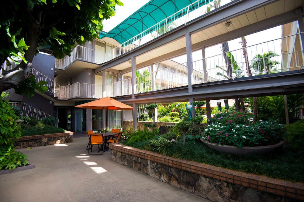 Pacific Marina Inn Airport Hotel - photo 36