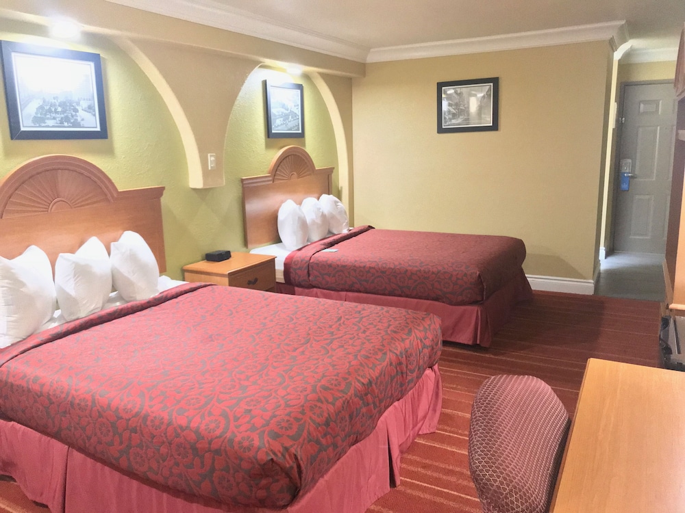 Days Inn by Wyndham San Antonio Airport - photo 12
