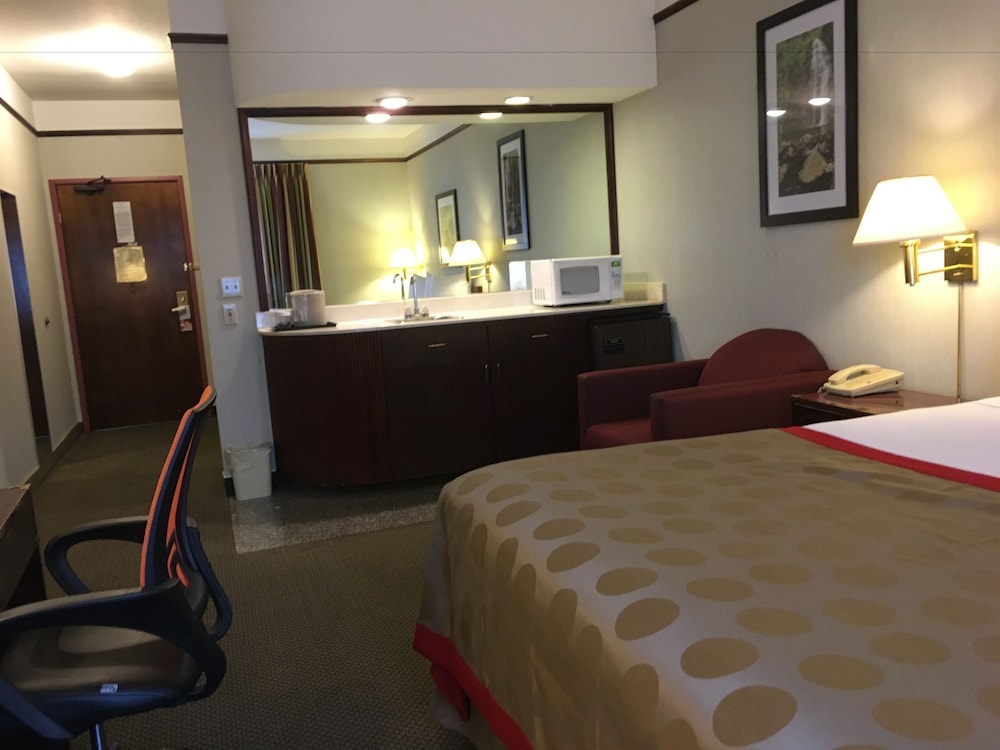 Ramada Portland Airport - photo 22