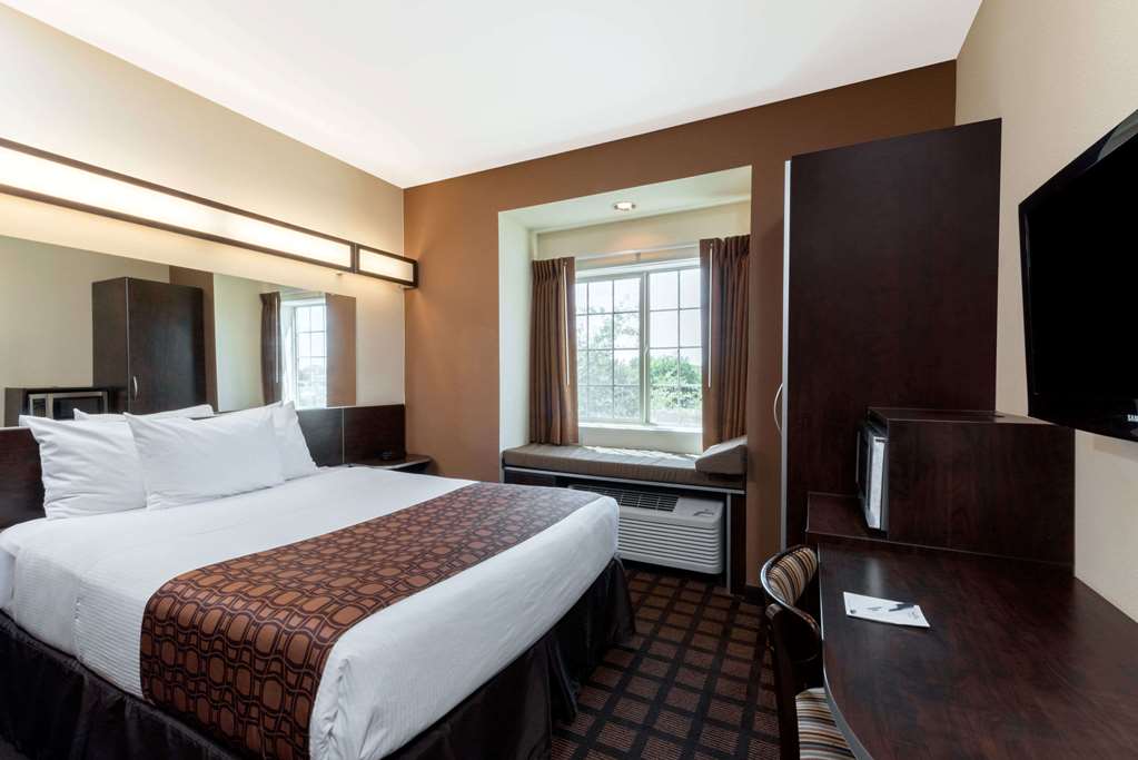 Microtel Inn and Suites Eagle Pass - photo 8