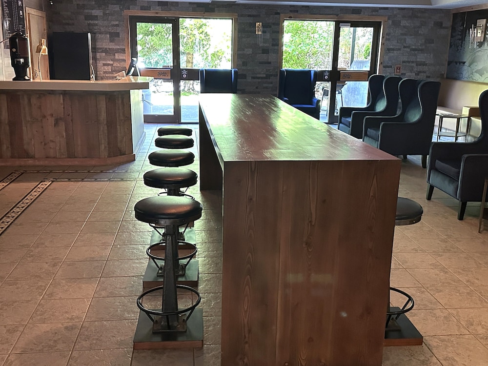 Sojourn Suites Portland Airport - photo 22