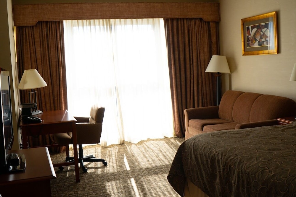 Hotel Topeka at City Center - photo 6