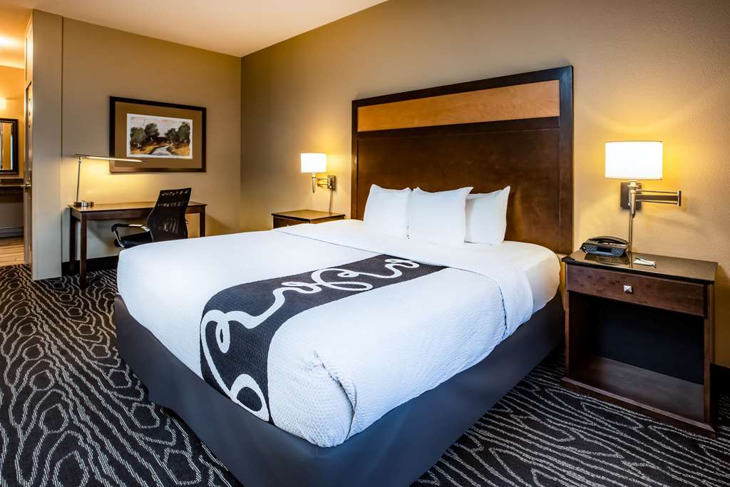 La Quinta Inn & Suites by Wyndham Eugene - photo 15