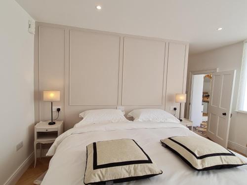 Pembroke Guest Suite — 4-Star Luxury Hotel in Dublin, Republic of Ireland