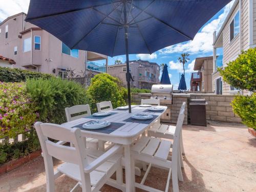 Stunning beach home steps2sand AC Large Patio and Fast Wifi — 4-Star Luxury Hotel in San Diego, United States