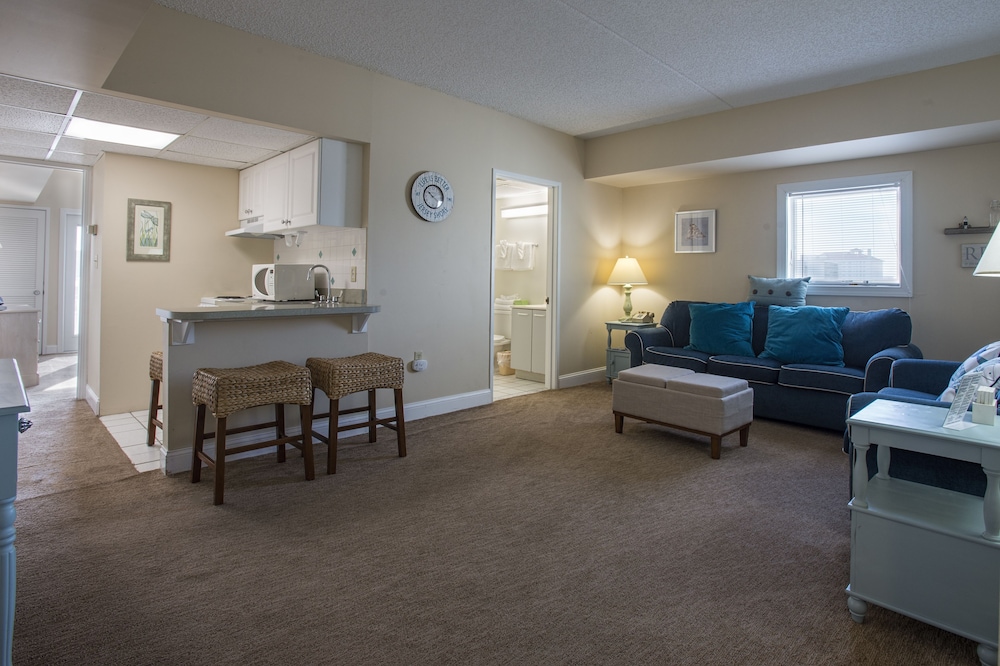 Biscayne Suites - photo 13