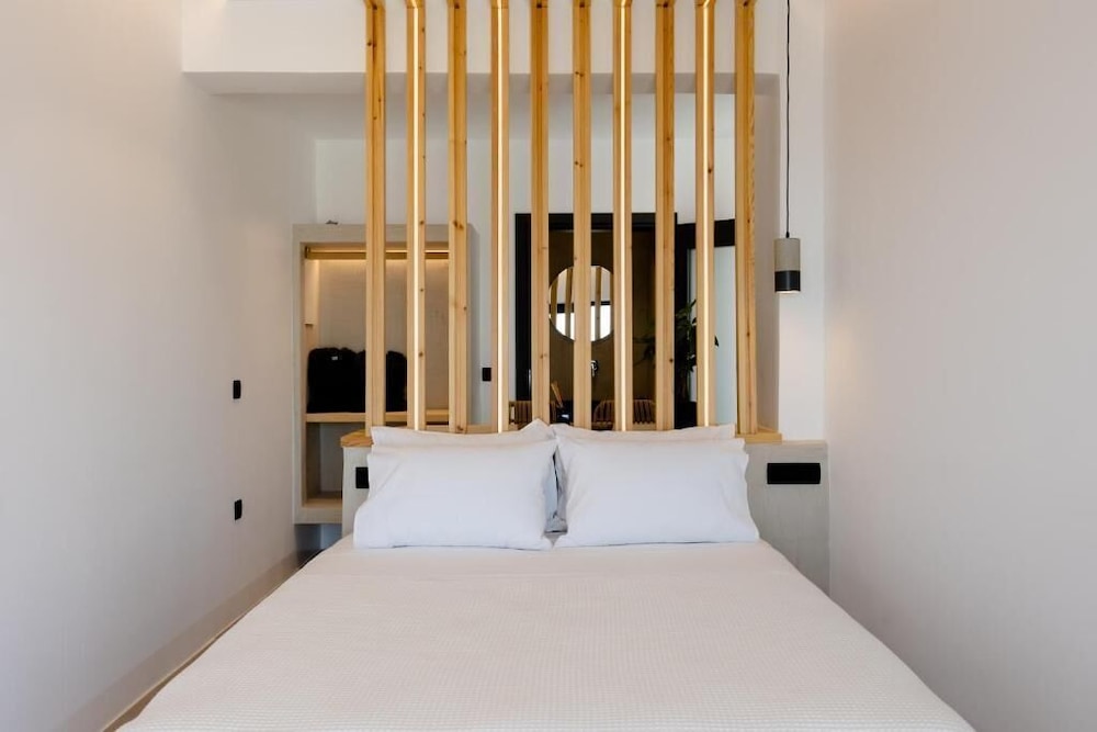 Lackos Luxury Suites — 4-Star Luxury Hotel in Fira, Greece