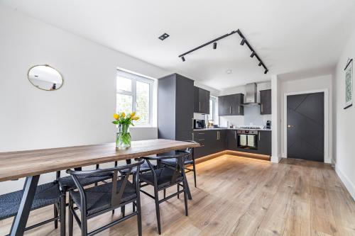 Arte Stays Serviced Apartments for Leisure and Business Private Parking 12 minutes walking from Wembley Stadium — 4-Star Luxury Hotel in London, United Kingdom