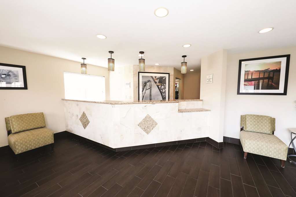 La Quinta Inn by Wyndham Sandusky near Cedar Point - photo 2