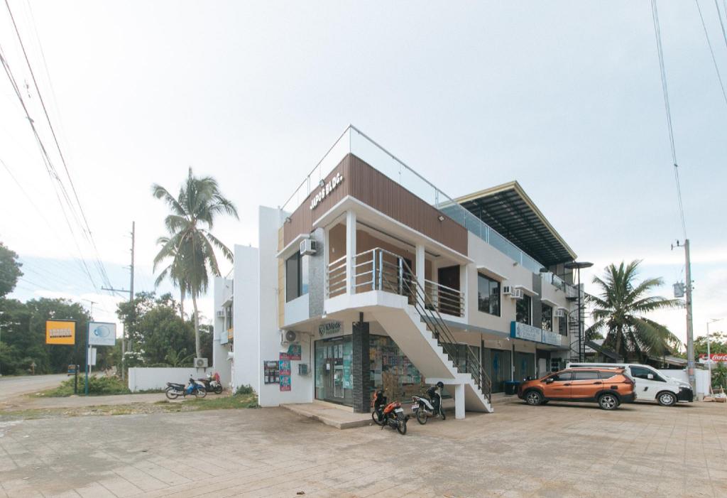 RedDoorz at Happy Stay Apartelle in Dauis, Philippines