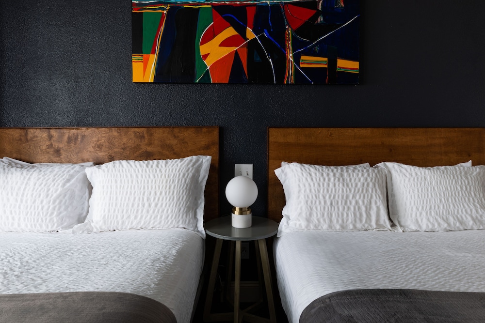 The Metro Hotel - photo 12