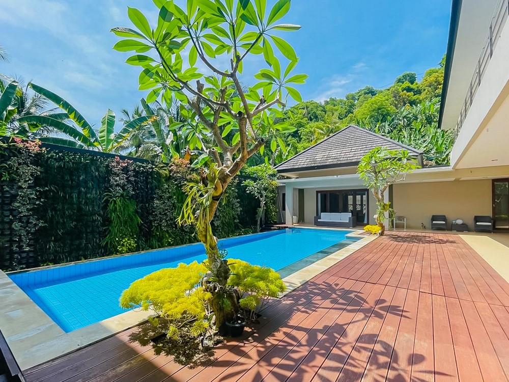 Merbau Luxurious Villa Senggigi by The Lavana 5 Bedroom Villa — 4-Star Luxury Hotel in Mataram, Indonesia