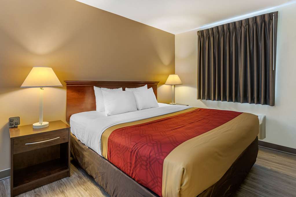 Econo Lodge Inn & Suites Des Moines Fairgrounds Area - photo 12