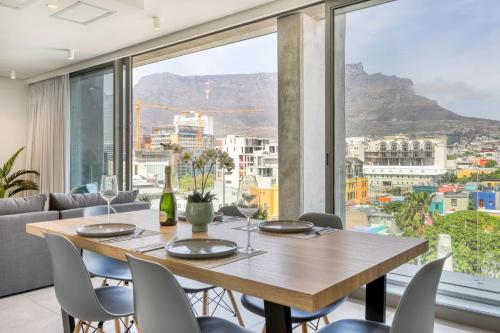 Always Power Panoramic Mountain View Apartment — 4-Star Luxury Hotel in Cape Town, South Africa