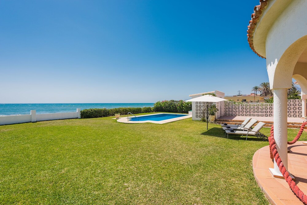 1100 Marbella Beachfront first line — 4-Star Luxury Hotel in Marbella, Spain