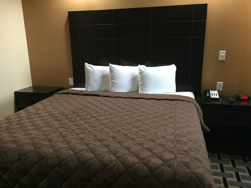 Downtowner Inns & Suites - photo 5