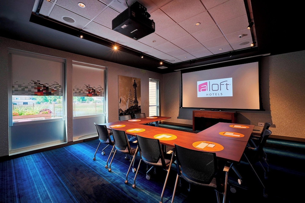 Aloft Cleveland Airport - photo 28