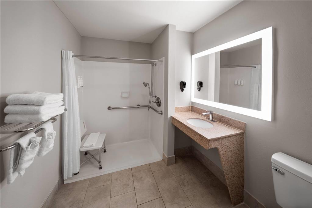 Days Inn by Wyndham Tulsa Central - photo 8