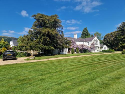 Glyn Isa Country House luxury self catering accommodation — 4-Star Luxury Hotel in Conwy, United Kingdom