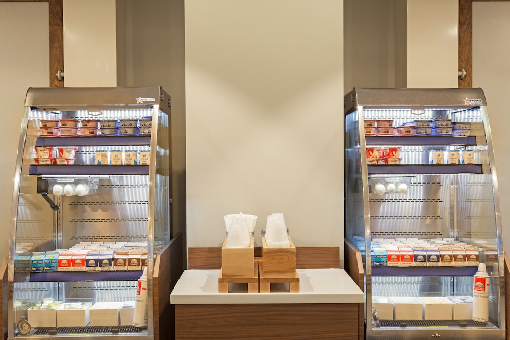 Holiday Inn Express & Suites Panama City Beach Beachfront by IHG - photo 83