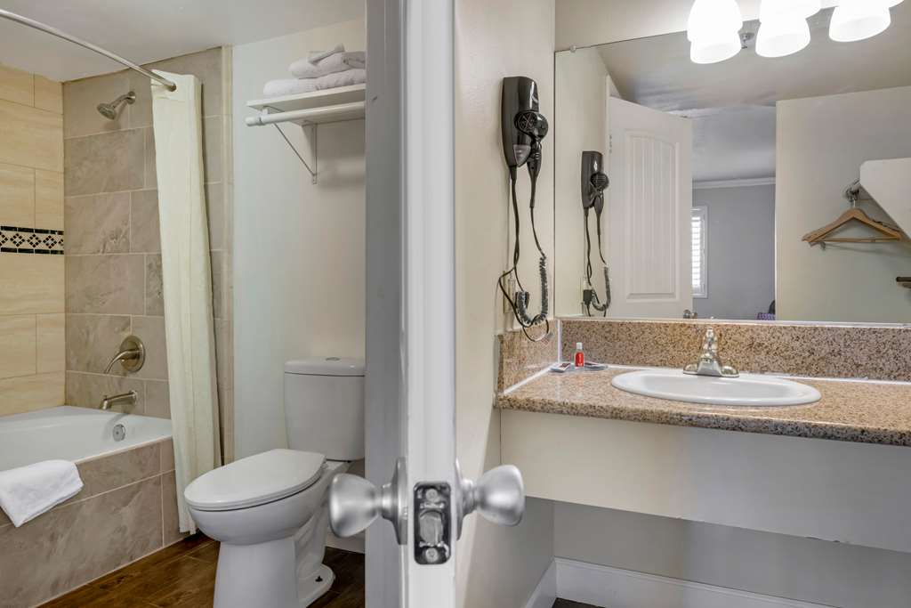 Econo Lodge Moreno Valley - photo 22