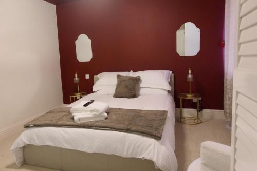 2 Bedroom apartment The Ruby — 4-Star Luxury Hotel in Cheltenham, United Kingdom