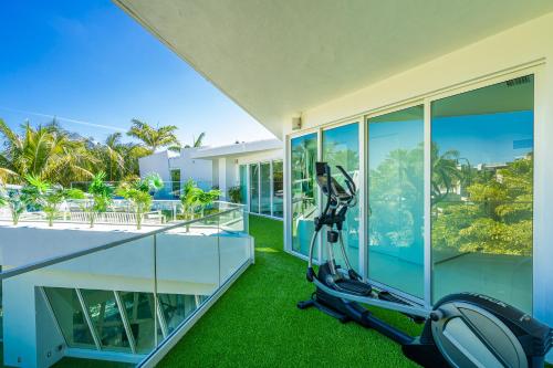 Villa Loggia Oasis Luxurious 6BD 7BA with Resort Style Pool - photo 59